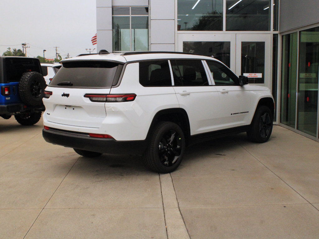 New 2026 Jeep Grand Cherokee L Limited w/ Limited Altitude Package AWD/4WD image 6