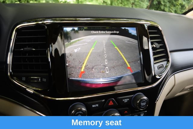 Used 2020 Jeep Grand Cherokee Limited AWD/4WD image 10