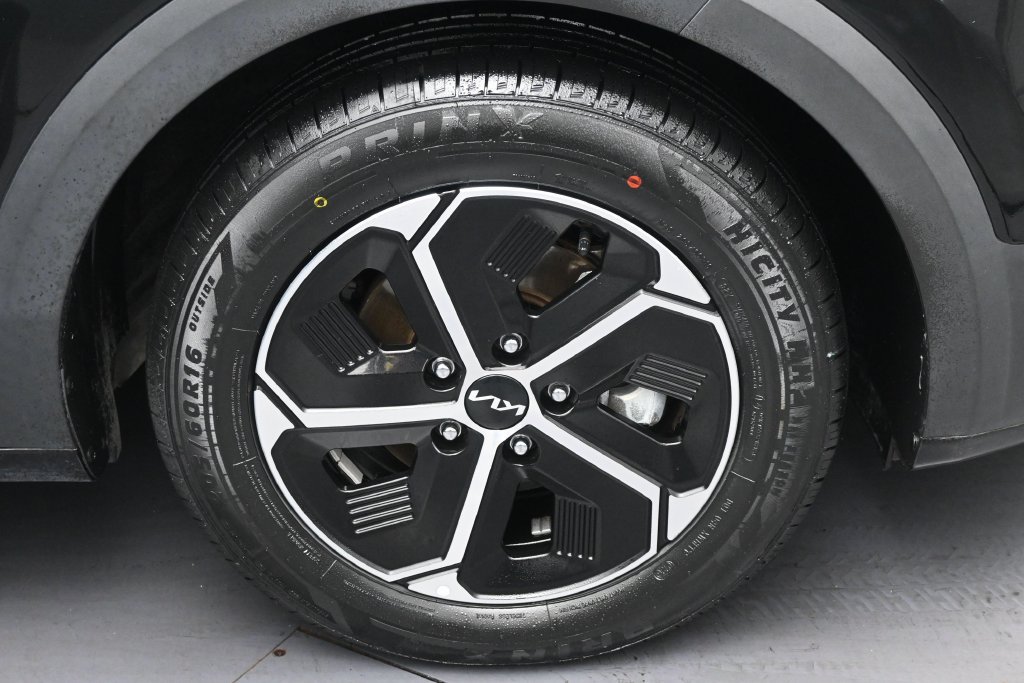 Used 2023 Kia Niro EX FWD image 34