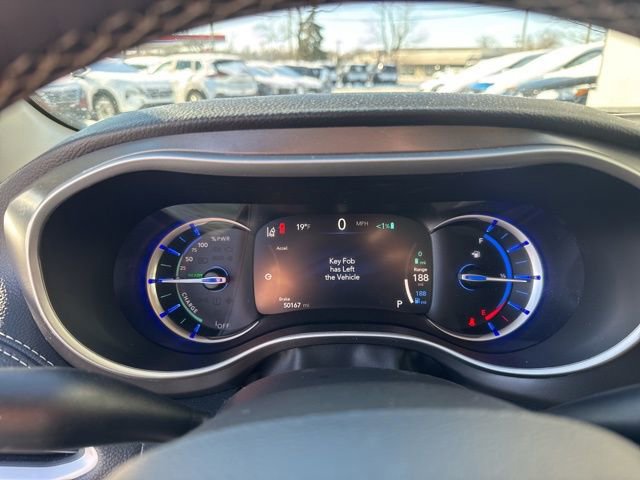 Used 2024 Chrysler Pacifica Select image 15