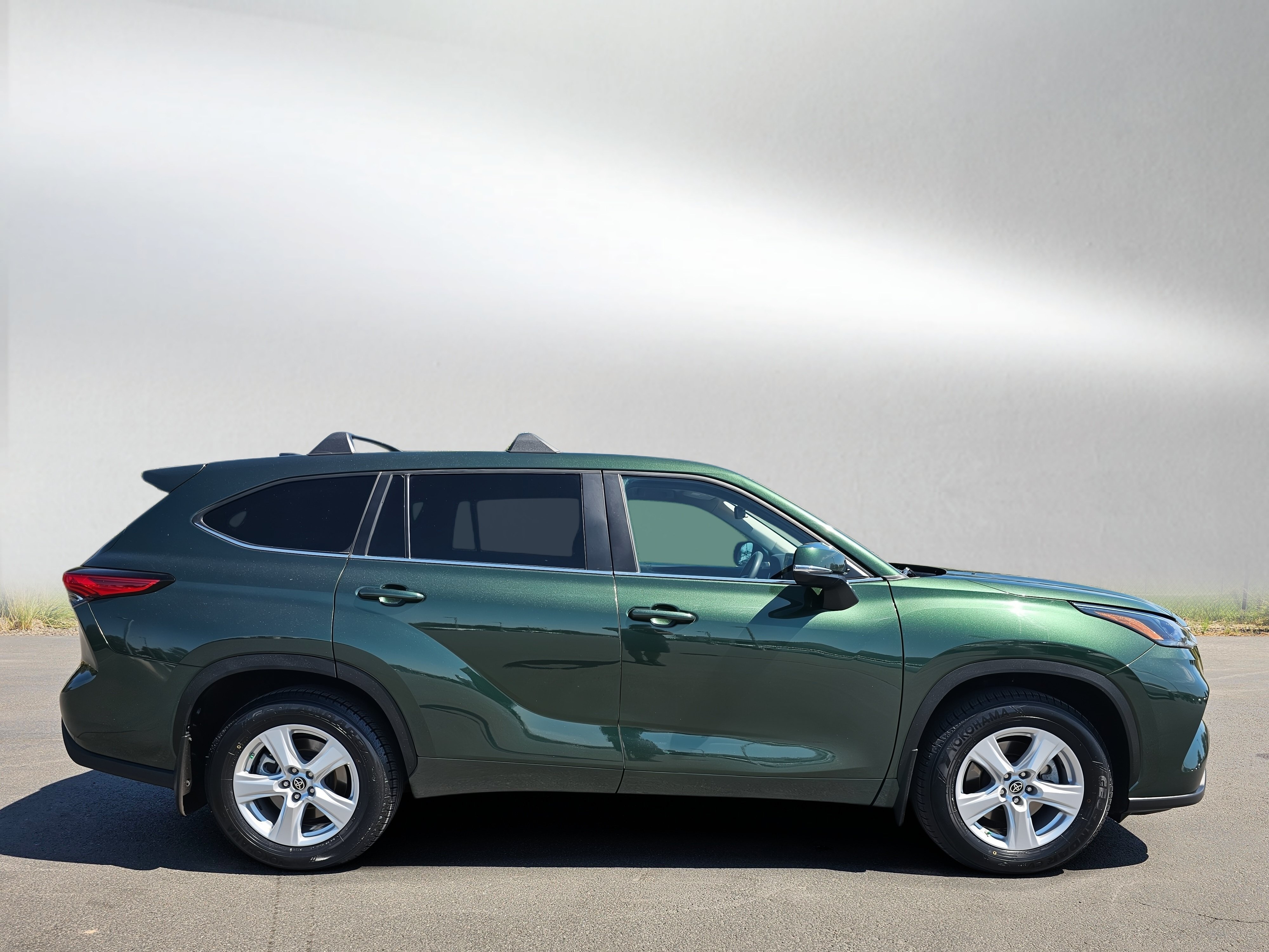 Used 2023 Toyota Highlander L AWD/4WD image 6