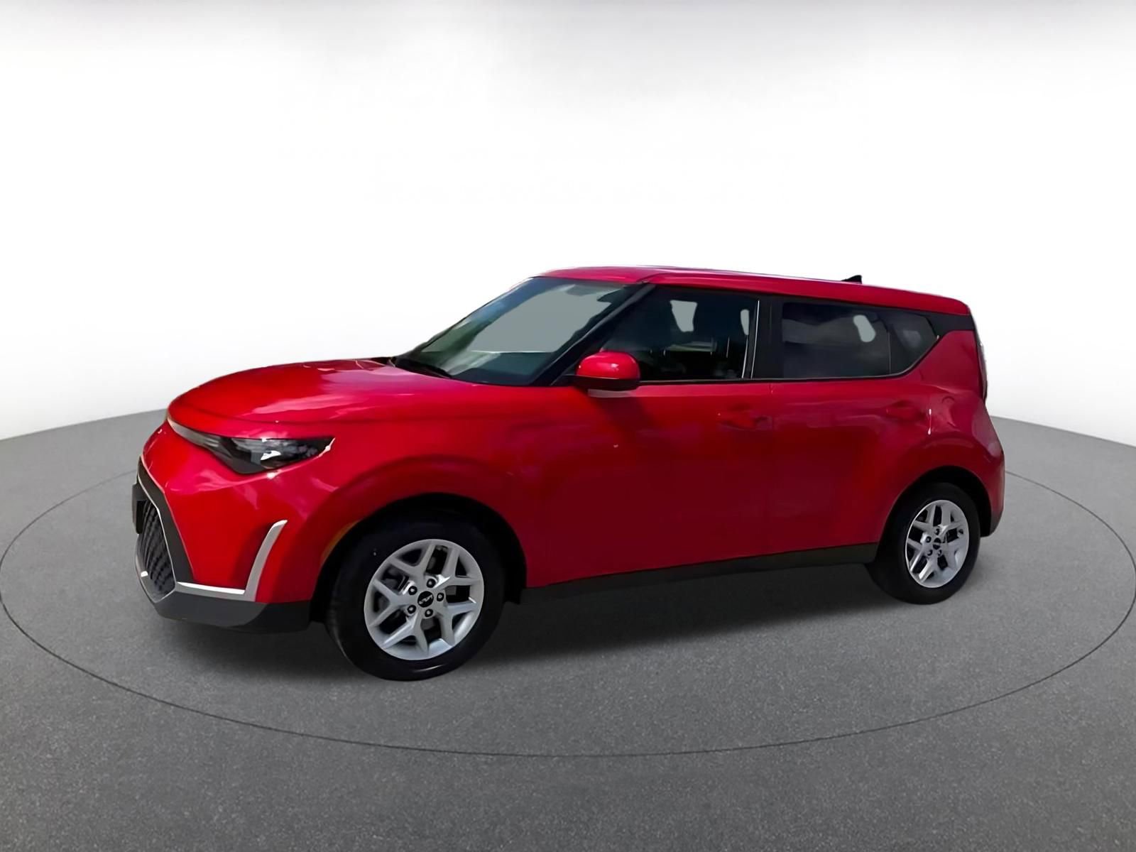 Used 2025 Kia Soul LX w/ LX Technology Package FWD image 3