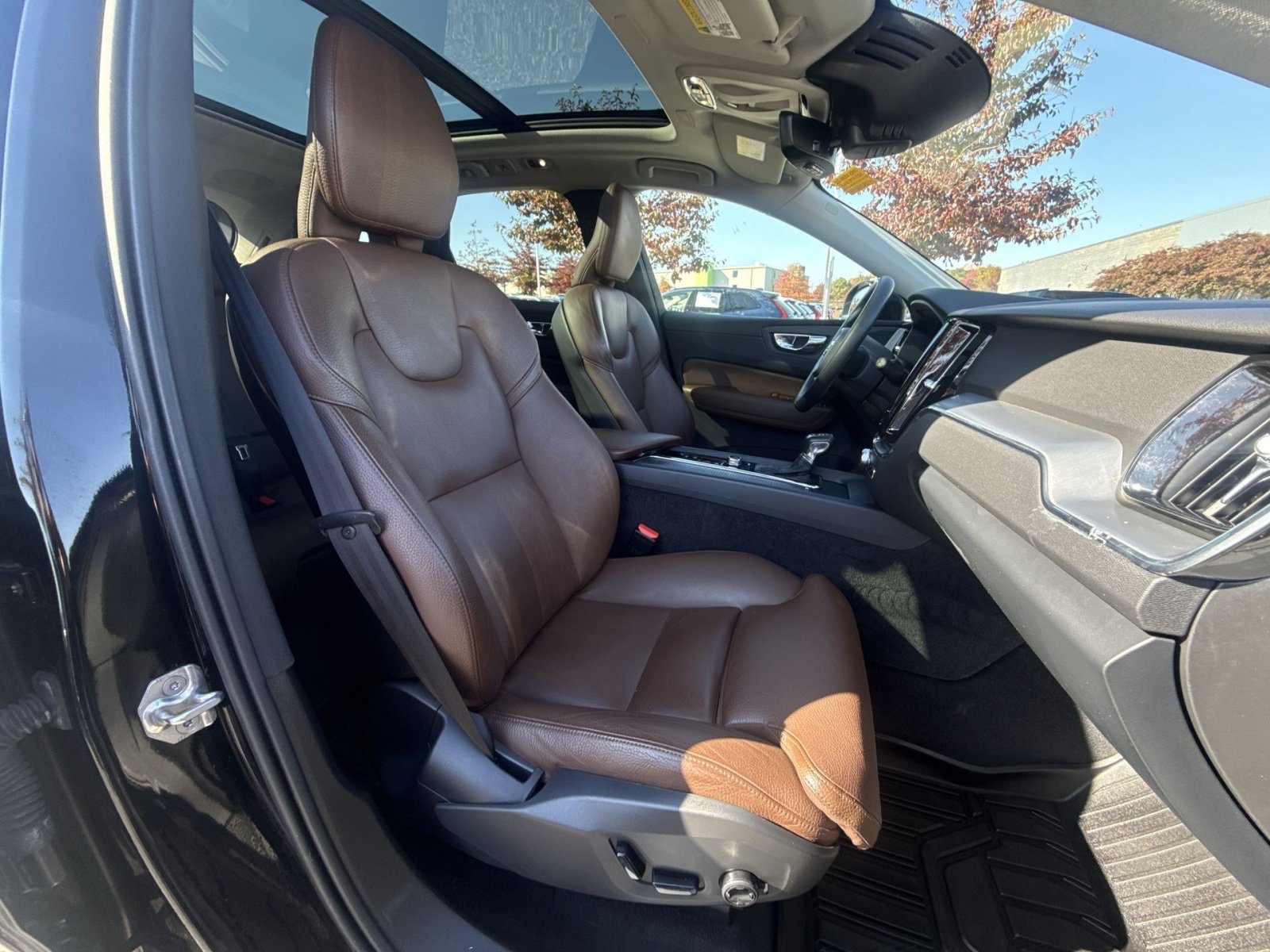 Used 2019 Volvo XC60 T5 Momentum w/ Protection Package Premier FWD image 34