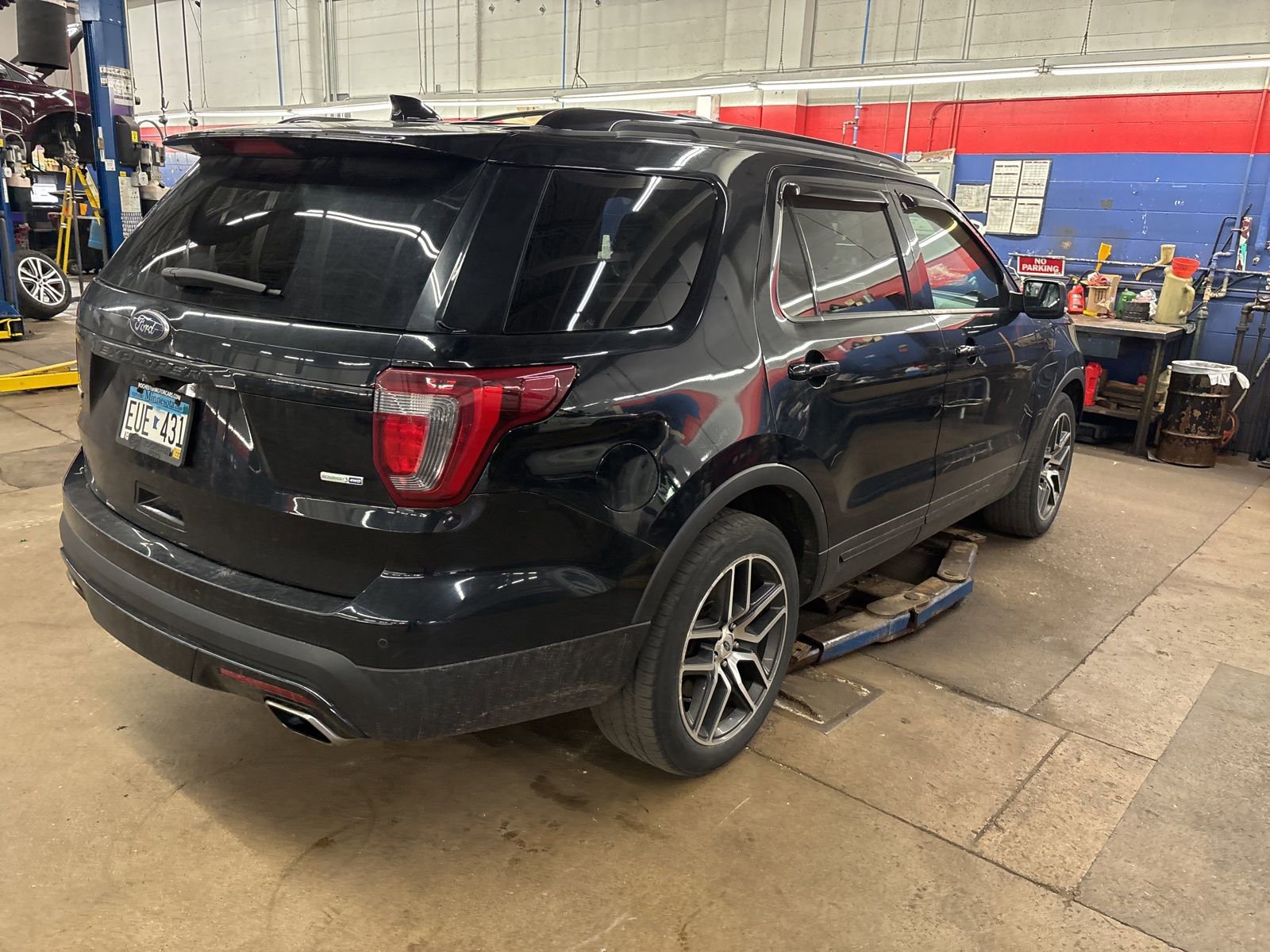 Used 2017 Ford Explorer Sport w/ Equipment Group 401A AWD/4WD image 4