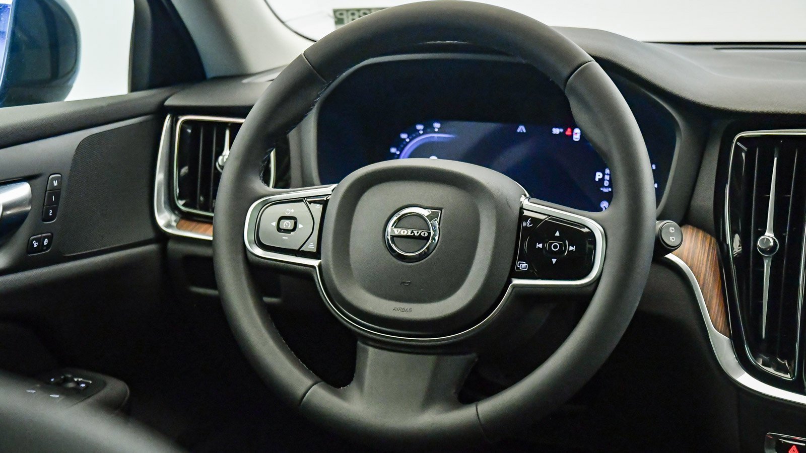 Certified 2024 Volvo V60 B5 Cross Country Plus image 13