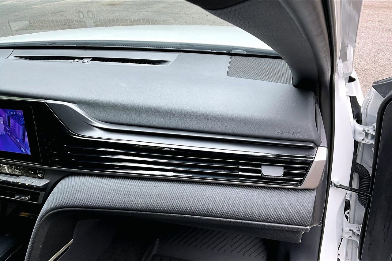 Used 2025 Toyota Camry SE FWD image 23