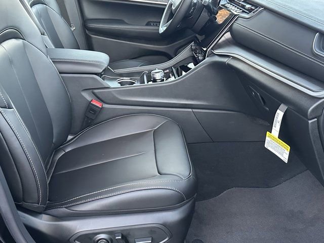 New 2025 Jeep Grand Cherokee Limited w/ Black Appearance Package image 15