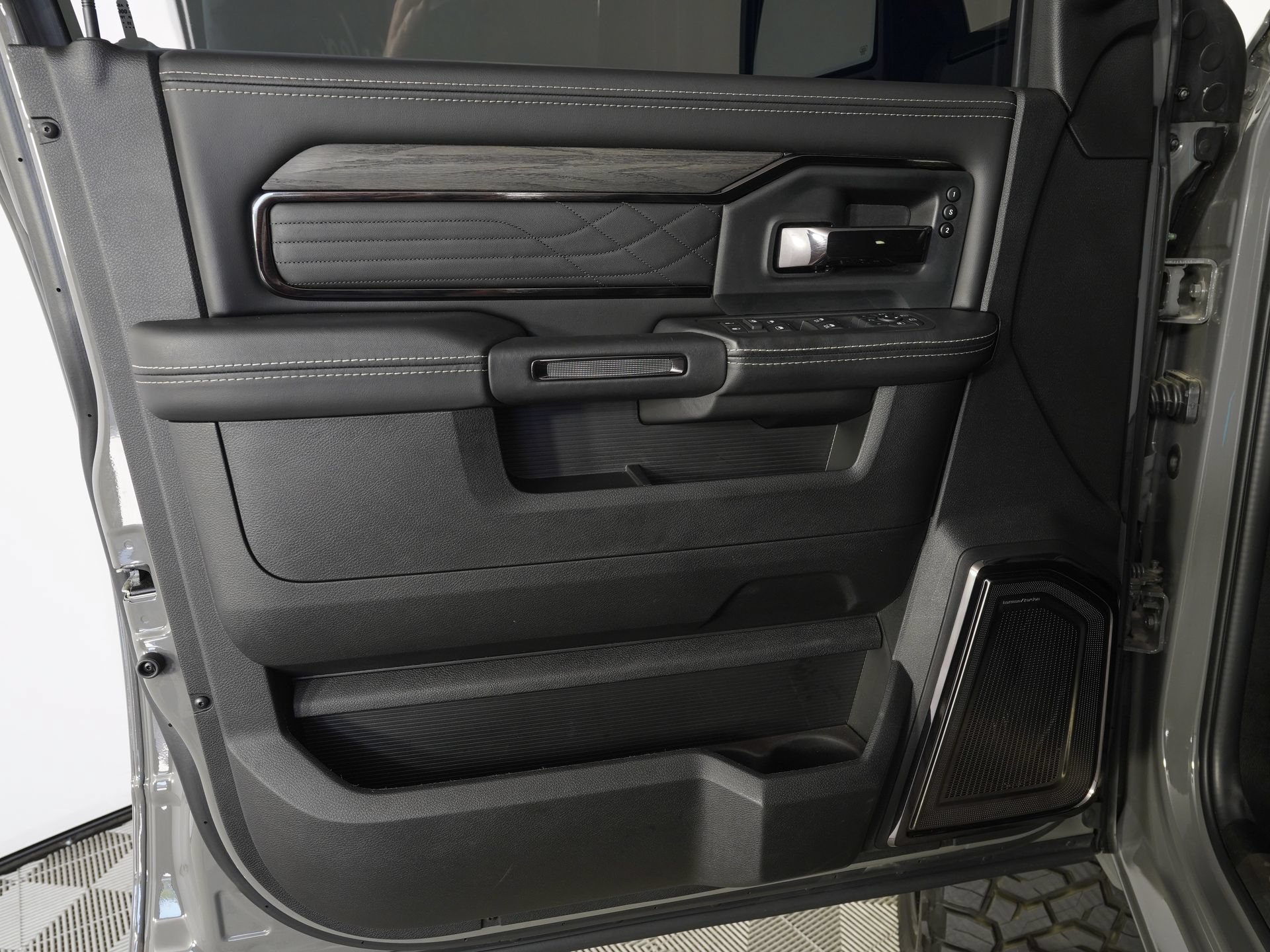 Used 2026 RAM 3500 Limited AWD/4WD image 13