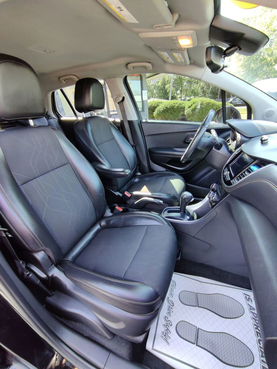 Used 2022 Chevrolet Trax LT w/ Midnight Edition image 18