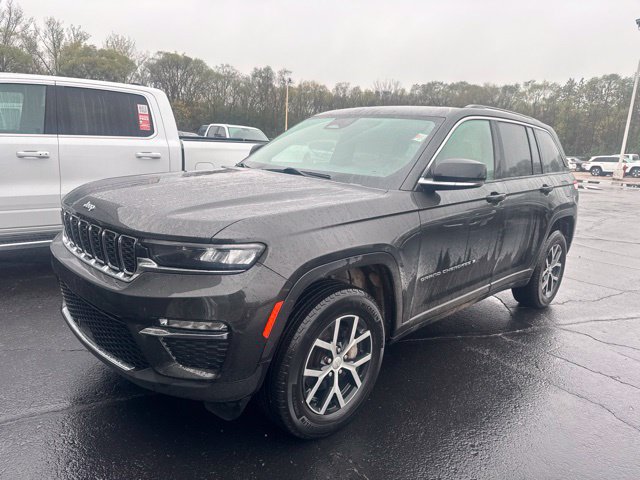 Used 2024 Jeep Grand Cherokee Limited AWD/4WD image 3