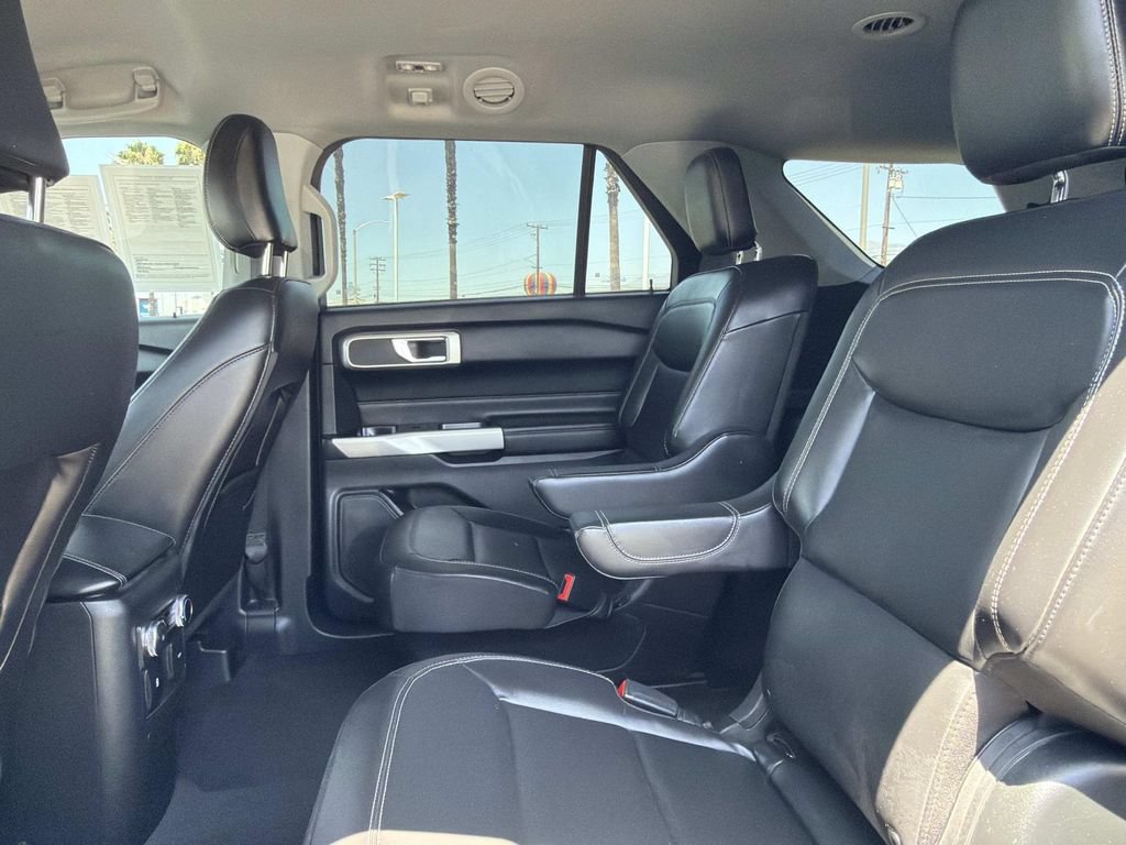 Certified 2022 Ford Explorer XLT w/ Equipment Group 202A RWD image 19