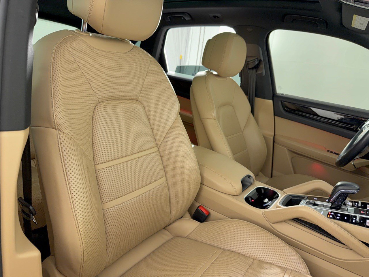 Certified 2022 Porsche Cayenne AWD/4WD image 30