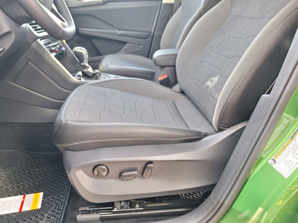 New 2026 Volkswagen Taos SE image 10