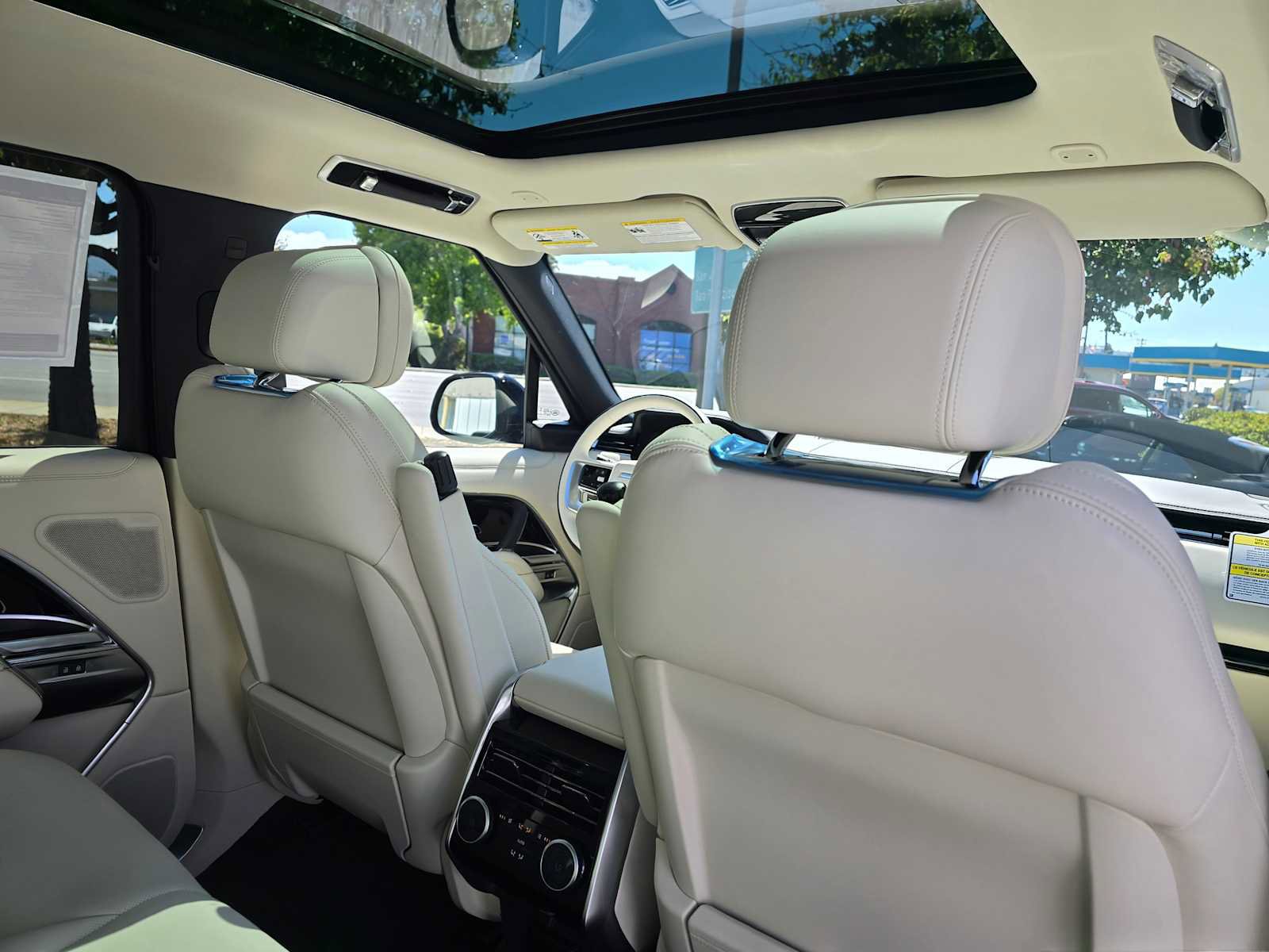 New 2025 Land Rover Range Rover SE image 15