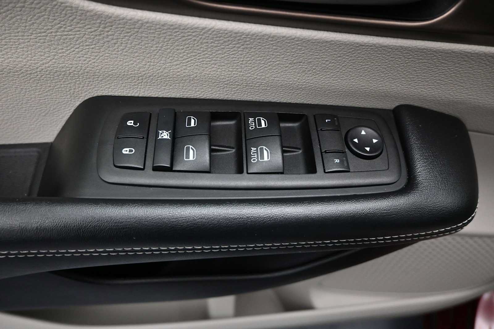 Used 2023 Chrysler Voyager LX FWD image 21