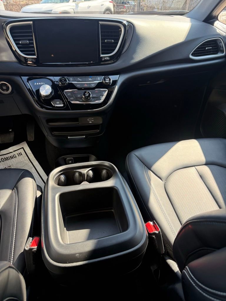 Used 2026 Chrysler Pacifica Select image 20