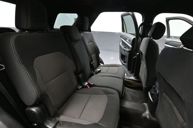 Used 2017 Ford Explorer XLT AWD/4WD image 41
