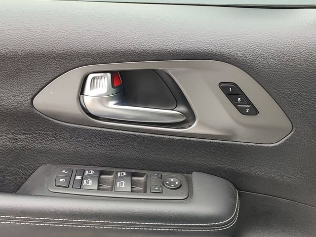 Used 2025 Chrysler Pacifica Select FWD image 24