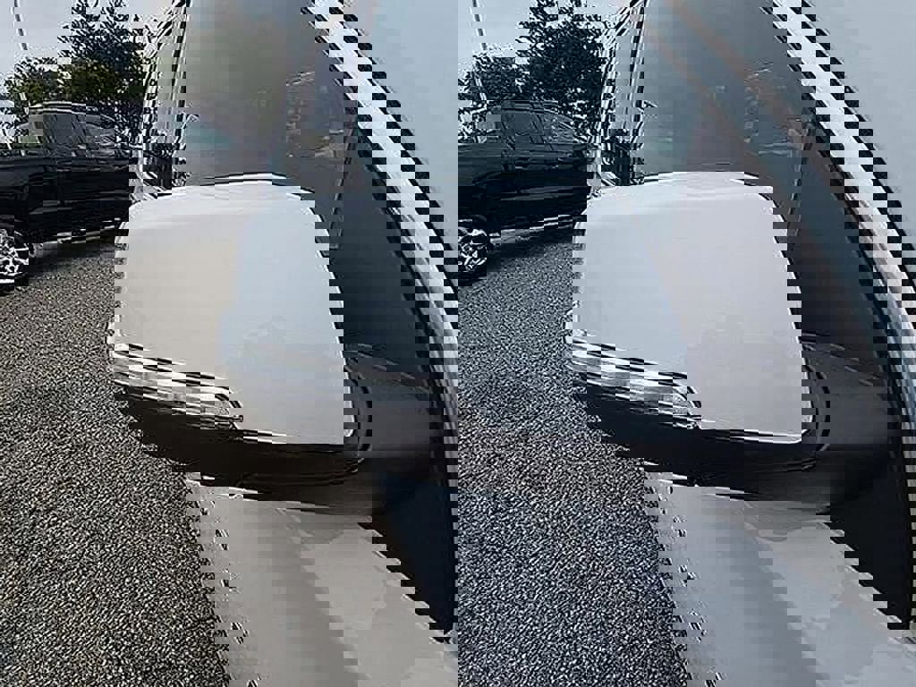 Used 2023 Chevrolet Traverse LT image 56