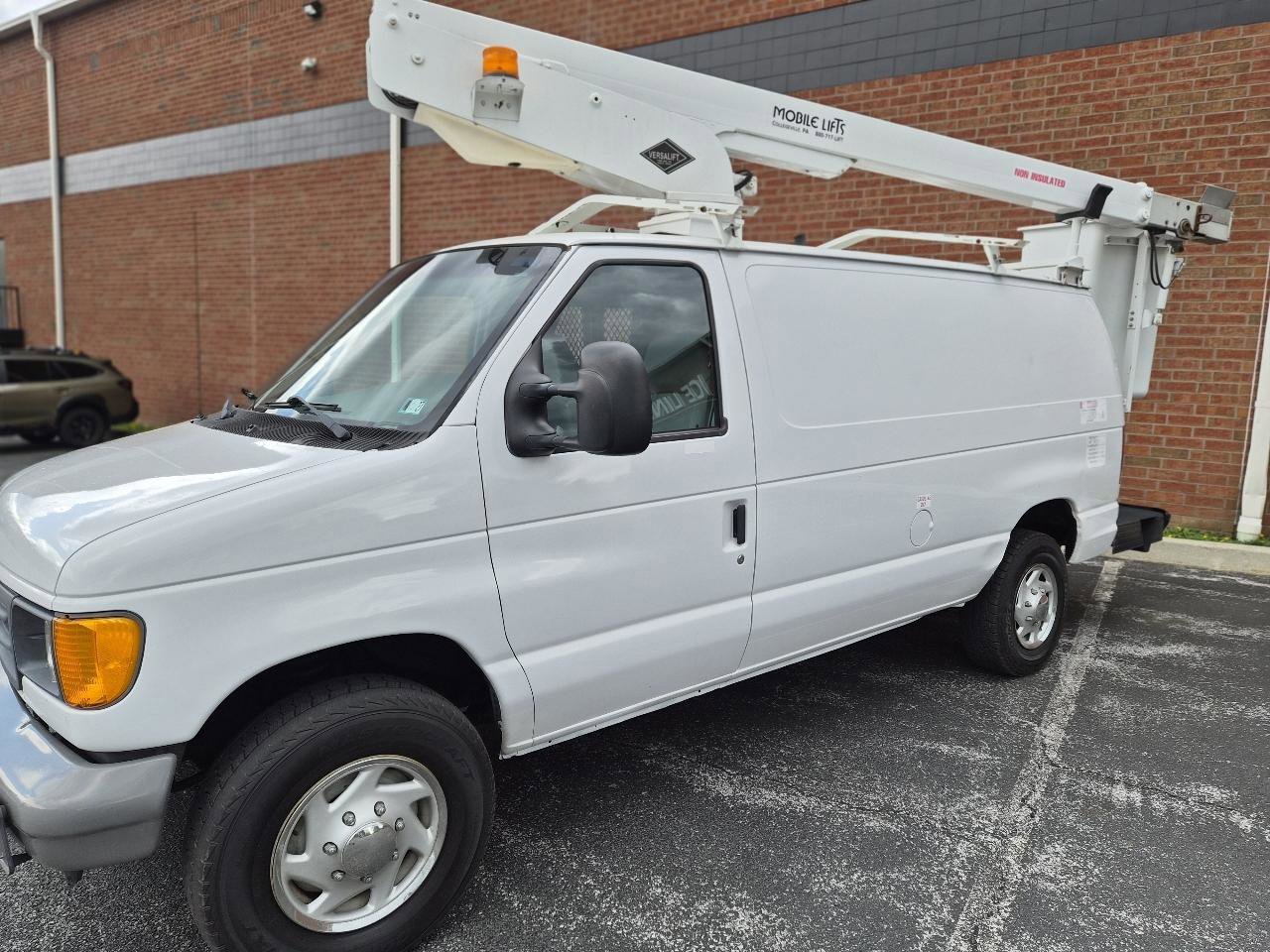 Used 2007 Ford E-350 and Econoline 350 Super Duty RWD image 11