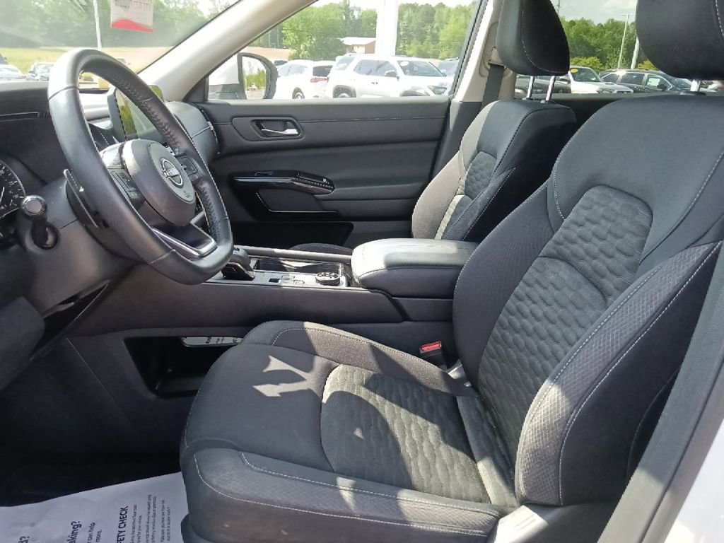 Used 2022 Nissan Pathfinder SV w/ SV Premium Package image 15