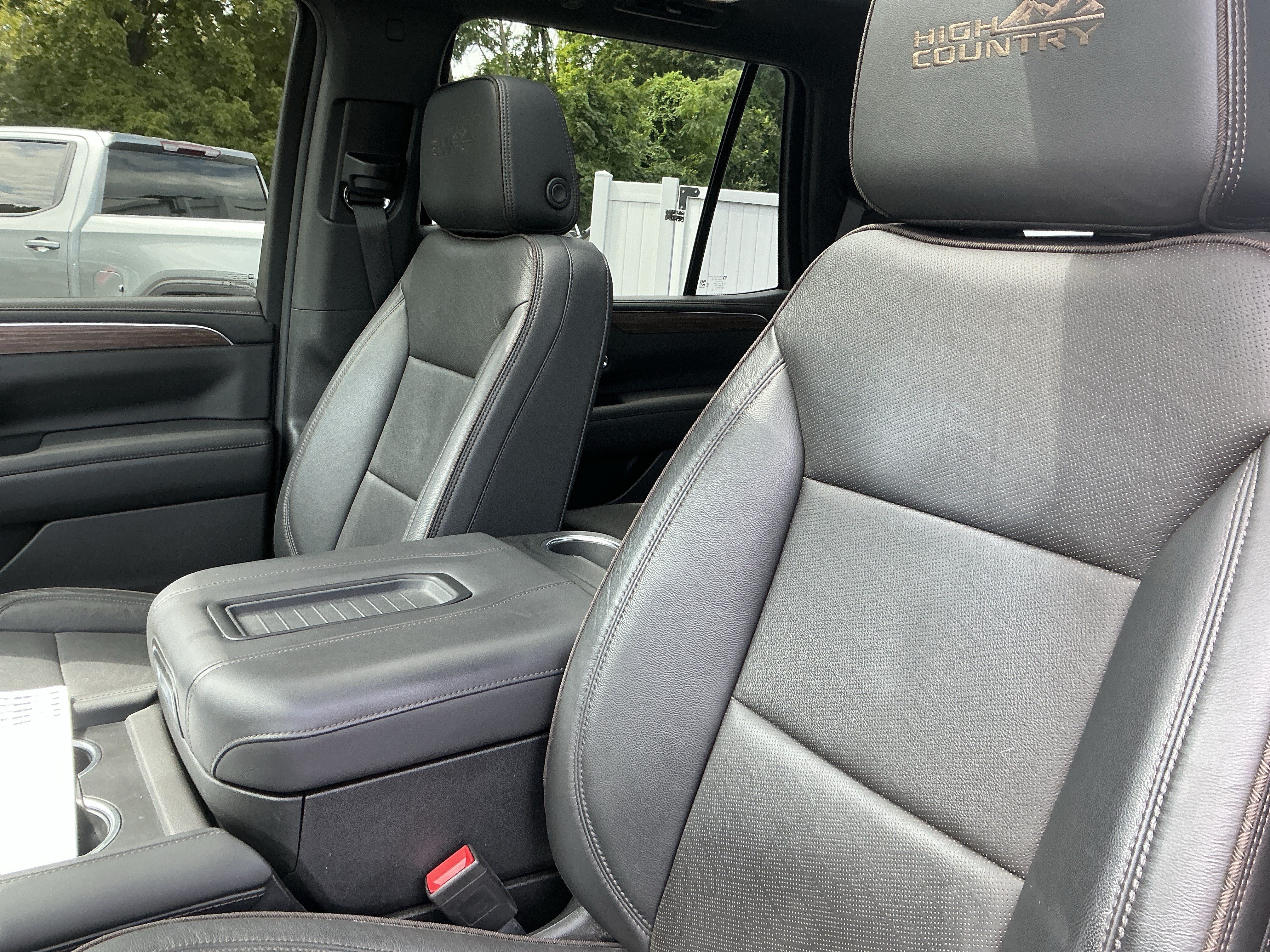 Used 2022 Chevrolet Tahoe High Country AWD/4WD image 15