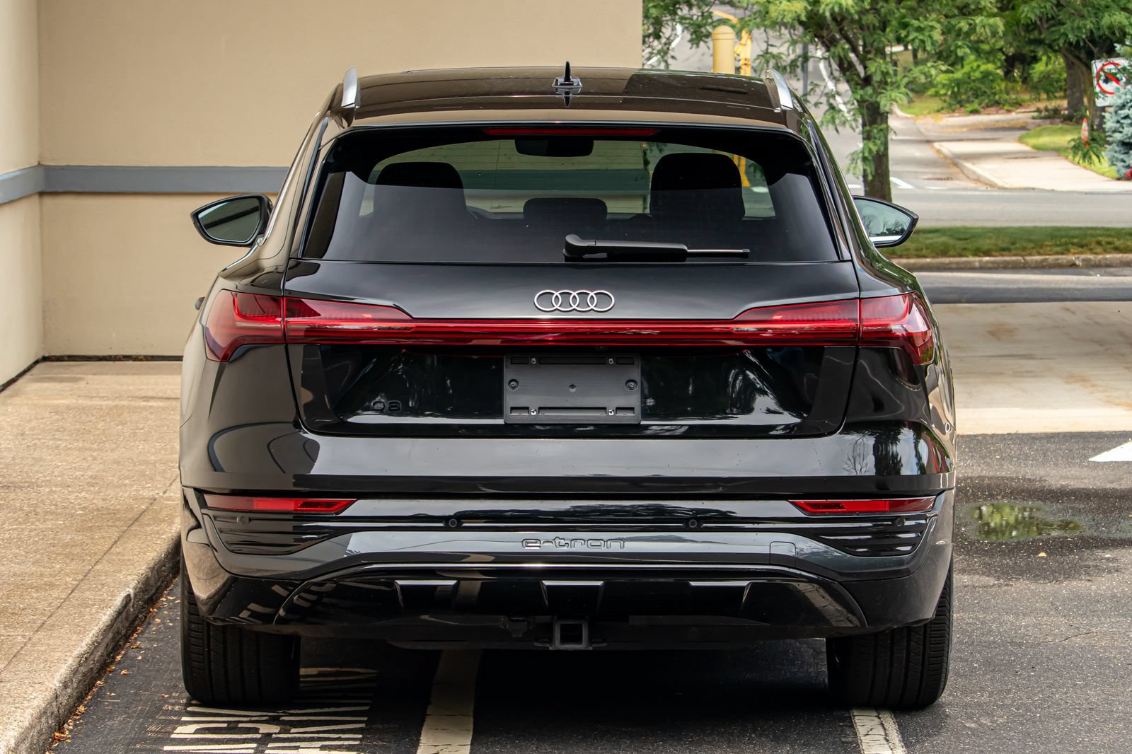 Used 2024 Audi Q8 e-tron Premium Plus w/ Premium Plus Package AWD/4WD image 8