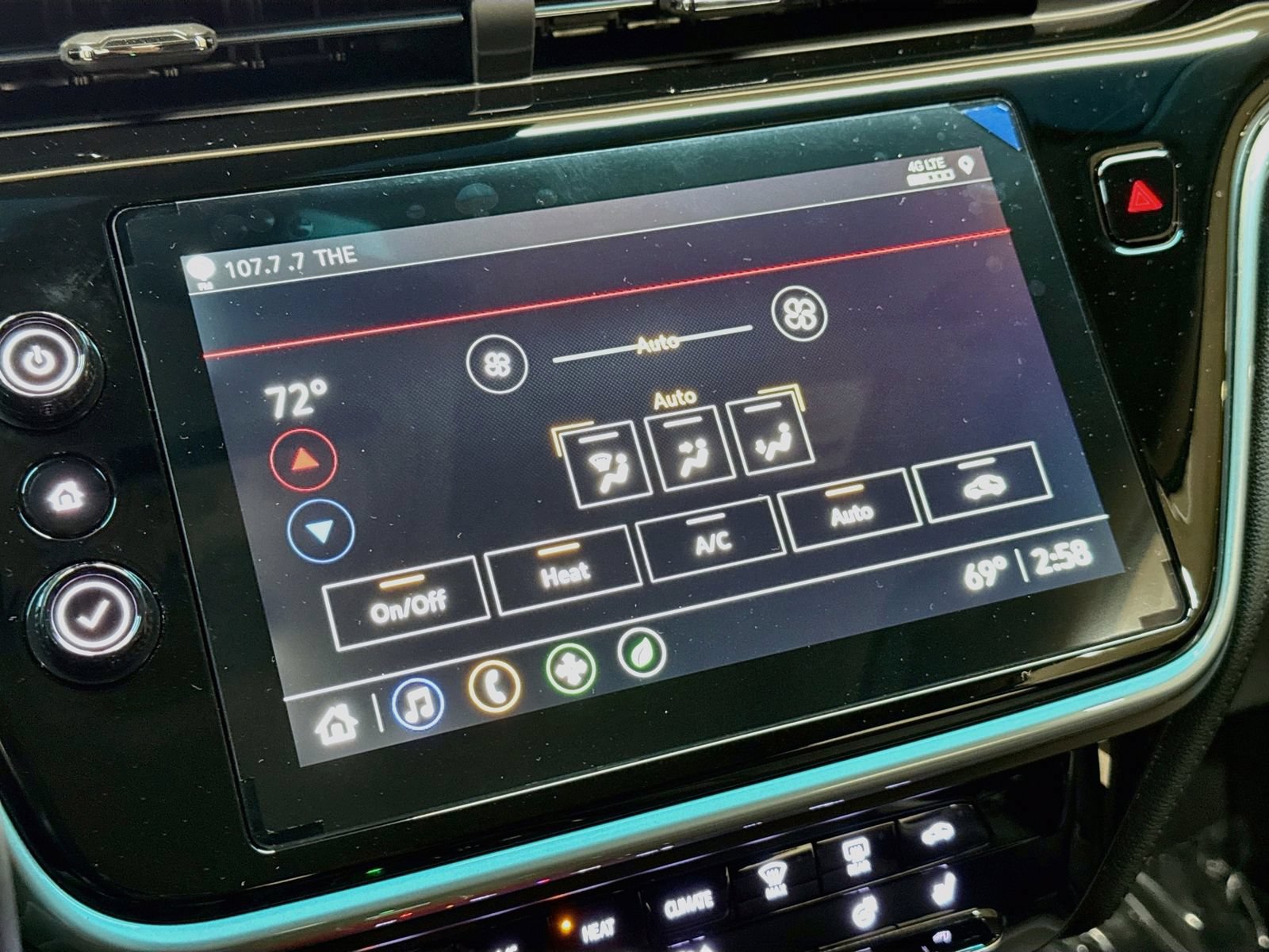 Used 2023 Chevrolet Bolt LT w/ Infotainment Package FWD image 19