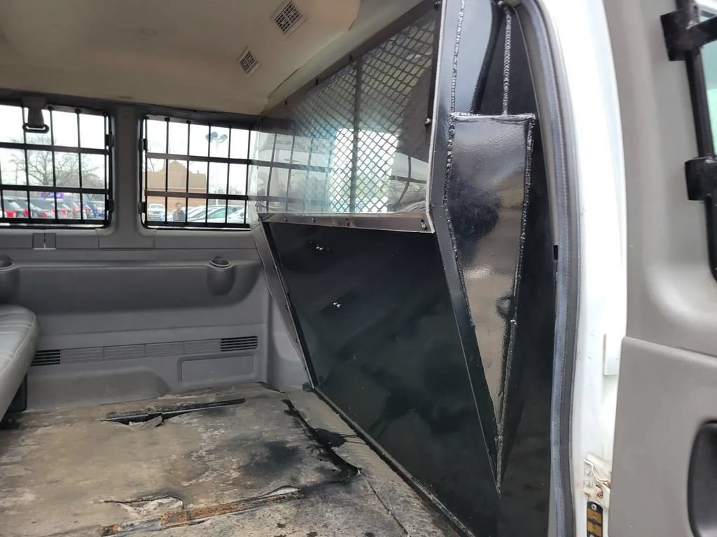 Used 2017 GMC Savana 3500 LS RWD image 16