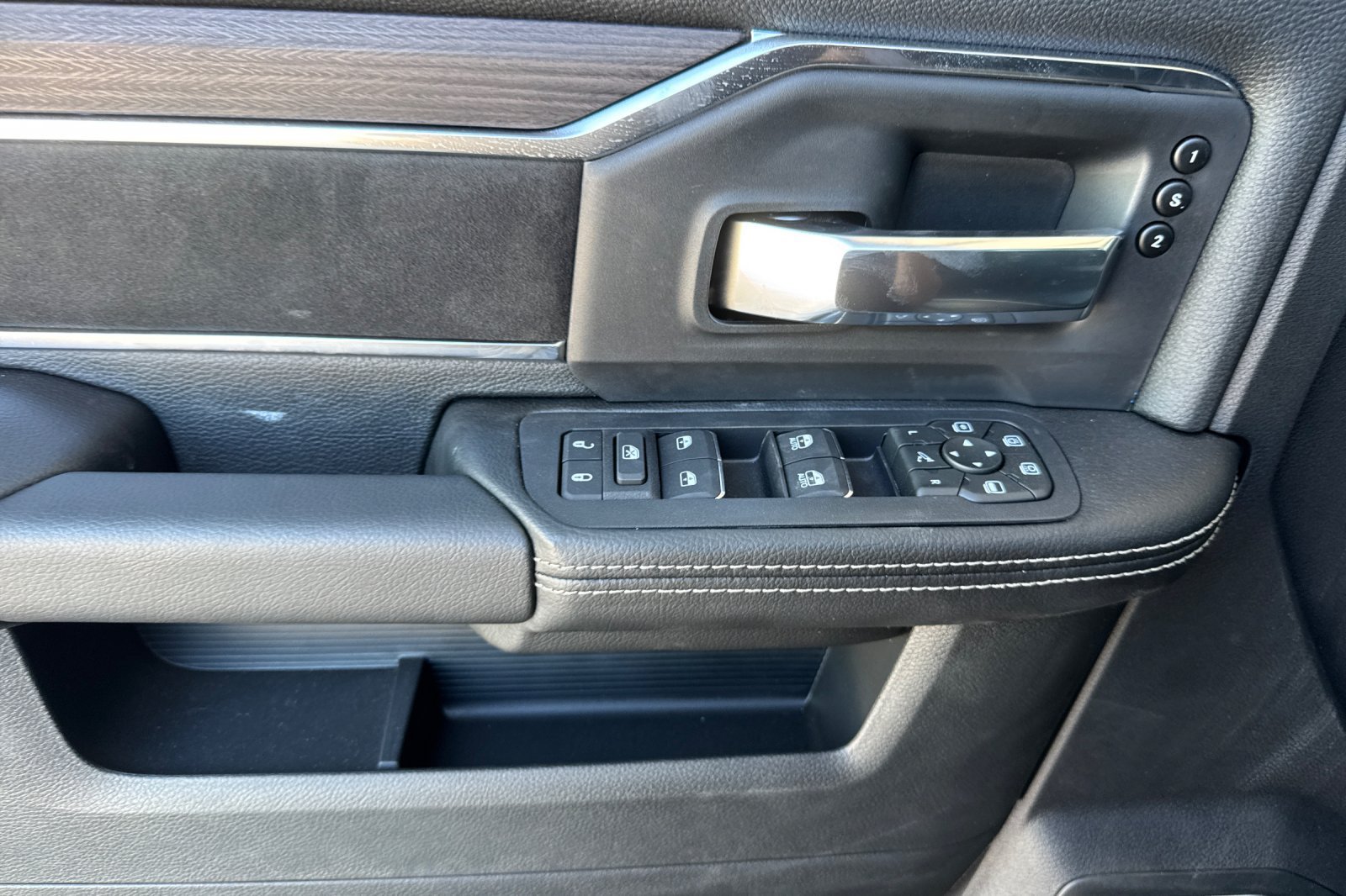 New 2026 RAM 2500 Laramie AWD/4WD image 10