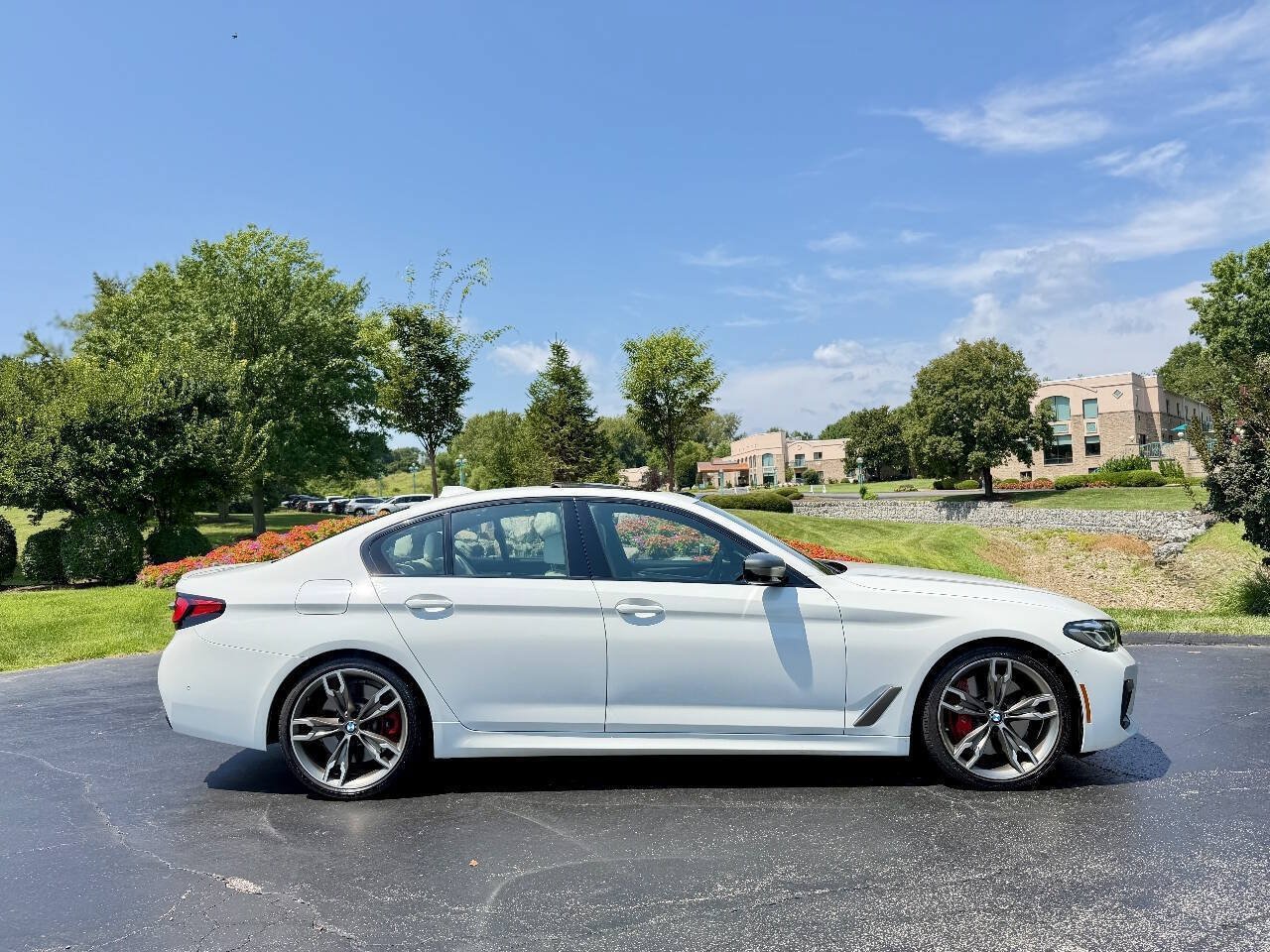 Used 2021 BMW M550i xDrive w/ Executive Package AWD/4WD image 5