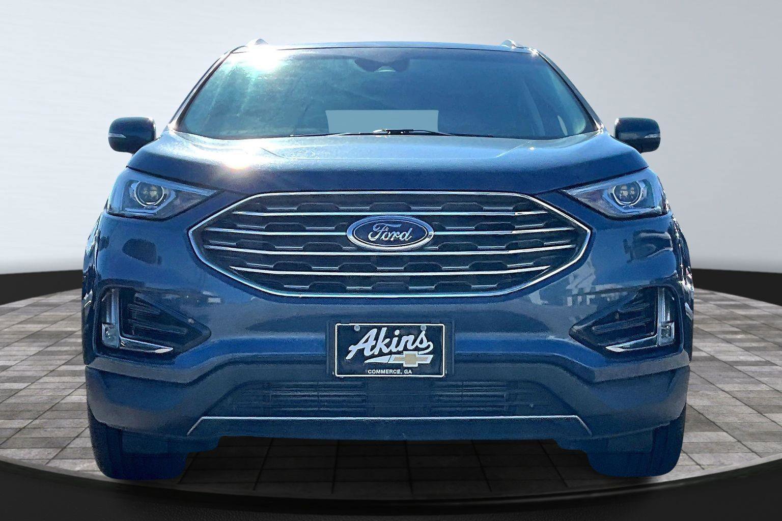 Used 2019 Ford Edge Titanium image 2