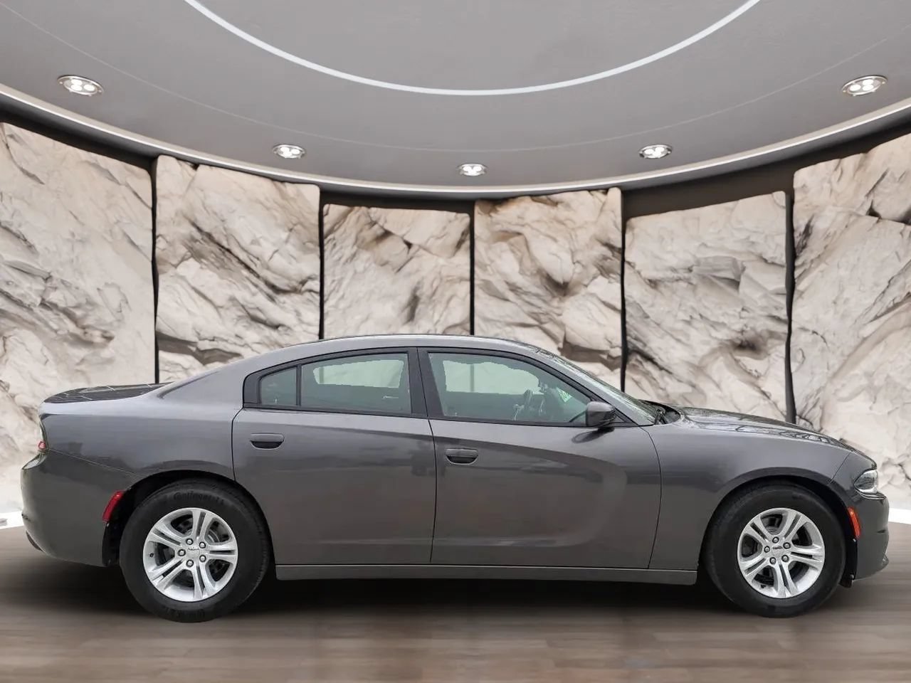 Used 2015 Dodge Charger SE w/ Popular Equipment Group RWD image 4