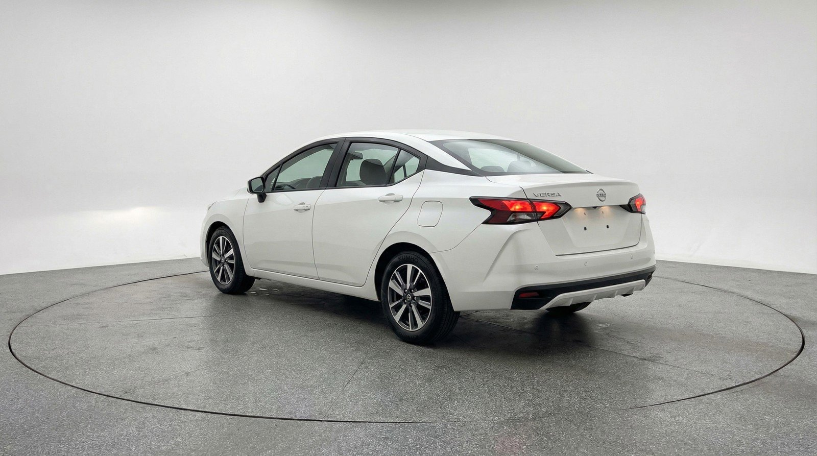 Used 2025 Nissan Versa SV FWD image 6