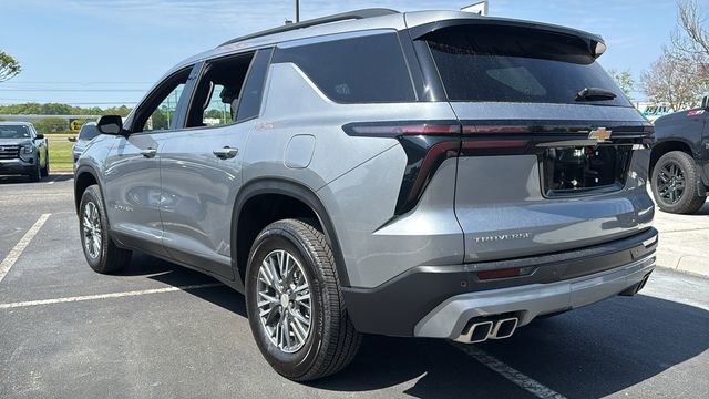 Used 2025 Chevrolet Traverse LT FWD image 5