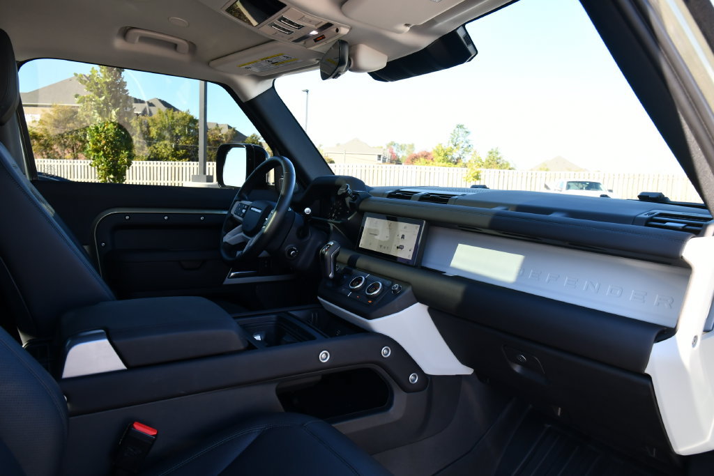 Used 2024 Land Rover Defender 90 S AWD/4WD image 33