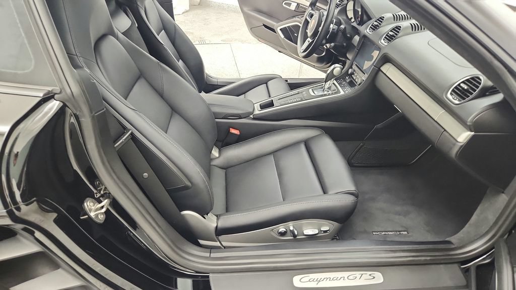 Used 2018 Porsche 718 Cayman GTS RWD image 43