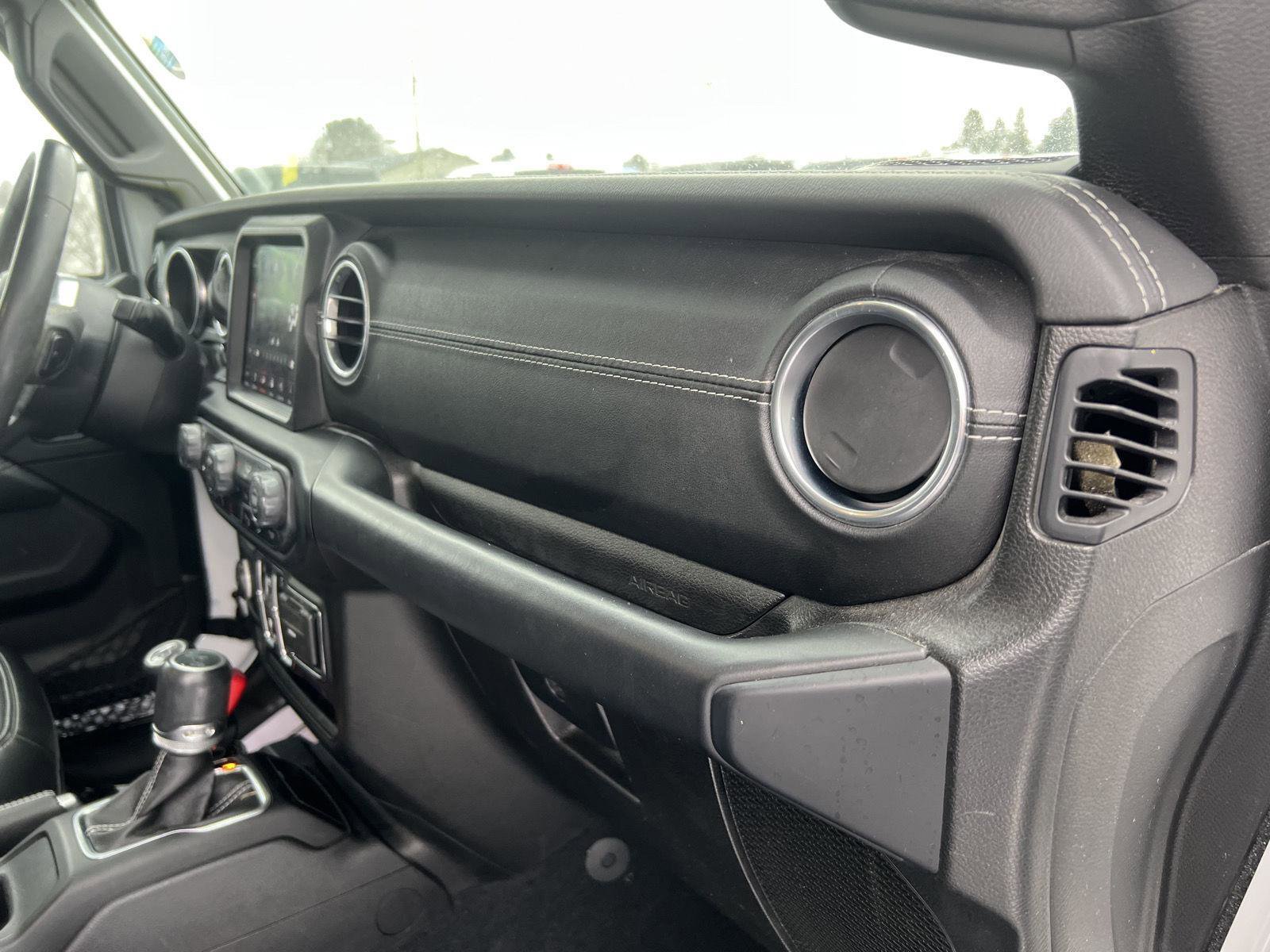 Used 2019 Jeep Wrangler Unlimited Sahara image 35