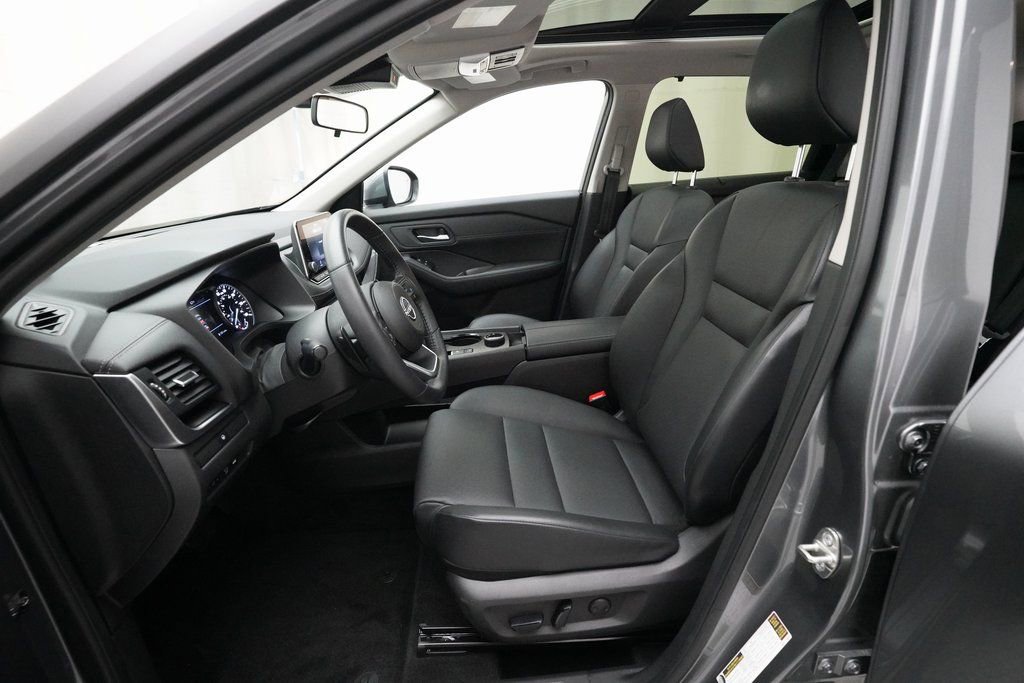 Used 2024 Nissan Rogue SV w/ SV Premium Package image 7