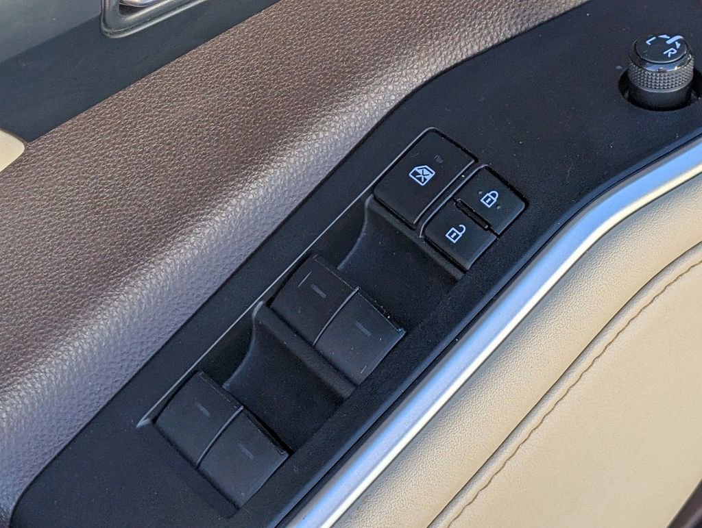 Used 2020 Toyota Highlander XLE image 23