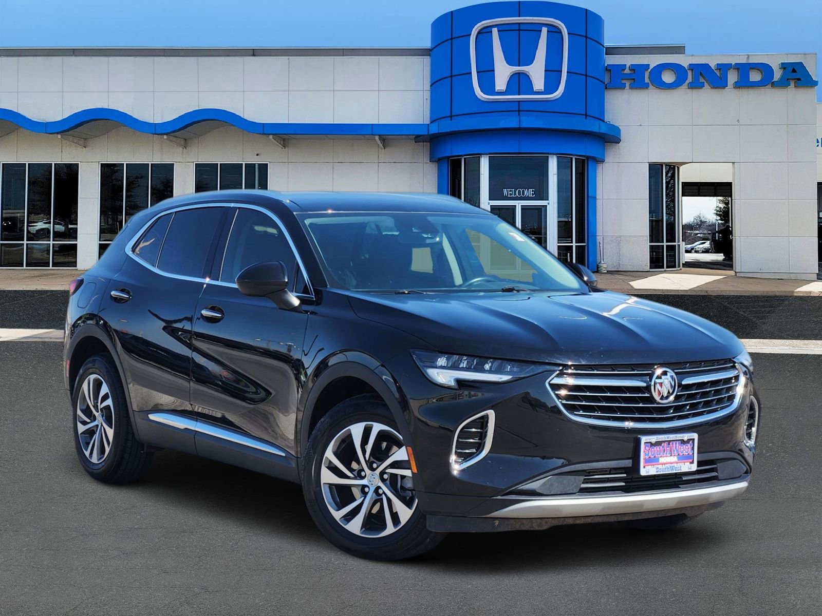 Used 2023 Buick Envision Essence image 1