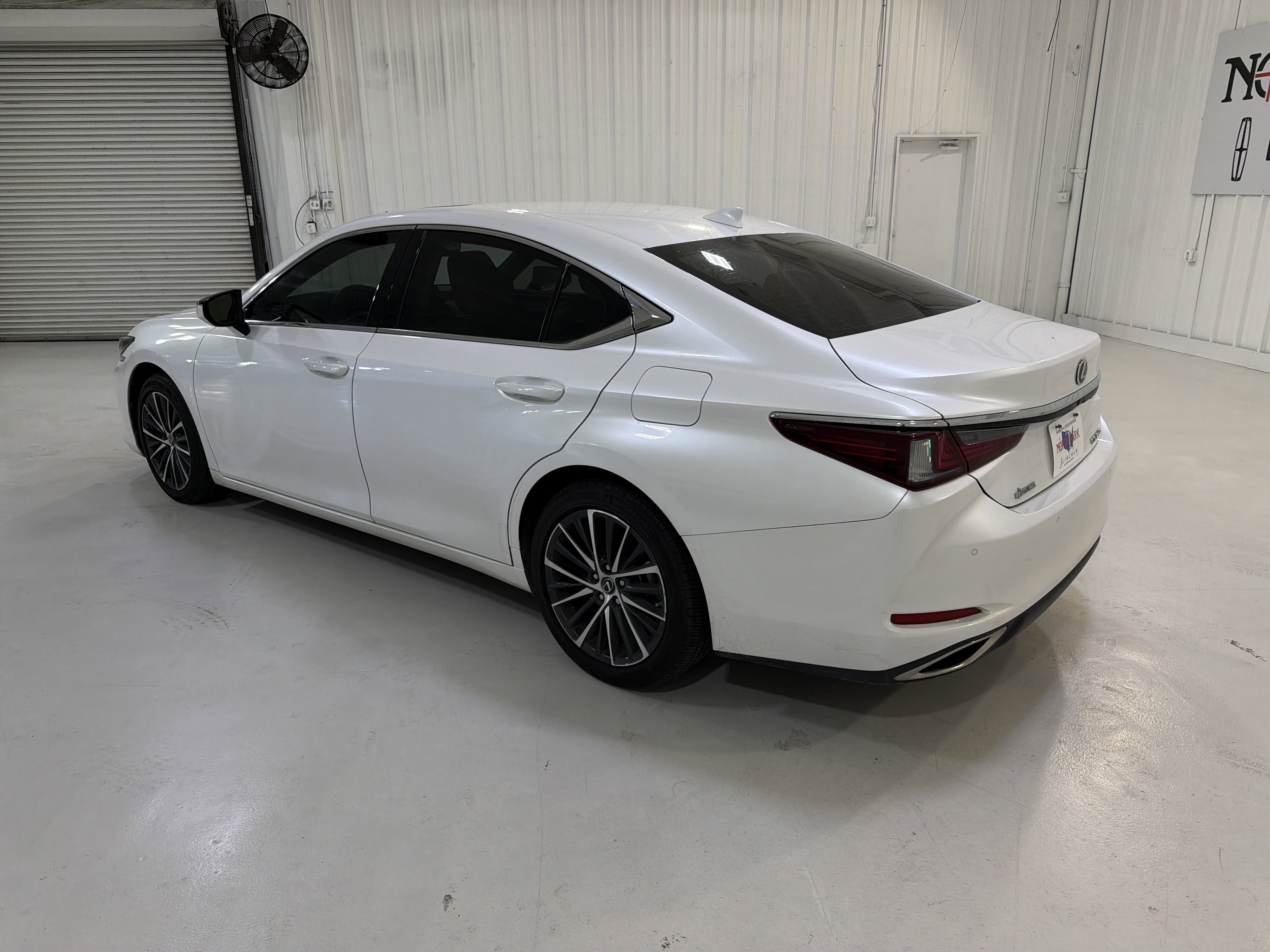 Used 2025 Lexus ES 350 w/ Premium Package FWD image 3