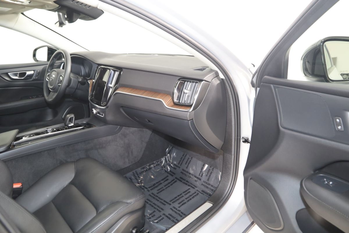 Used 2024 Volvo S60 B5 Plus AWD/4WD image 43