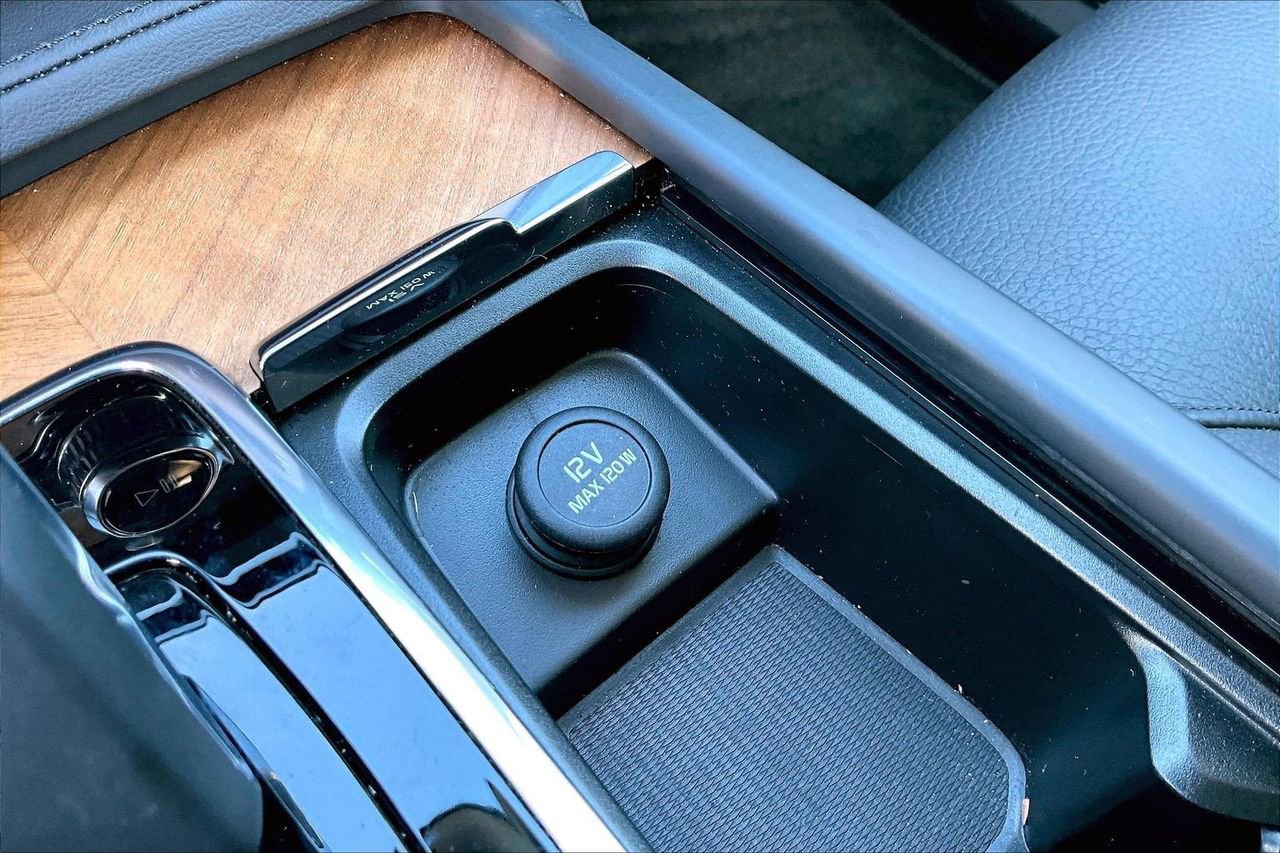 Used 2024 Volvo XC90 B5 Plus image 17