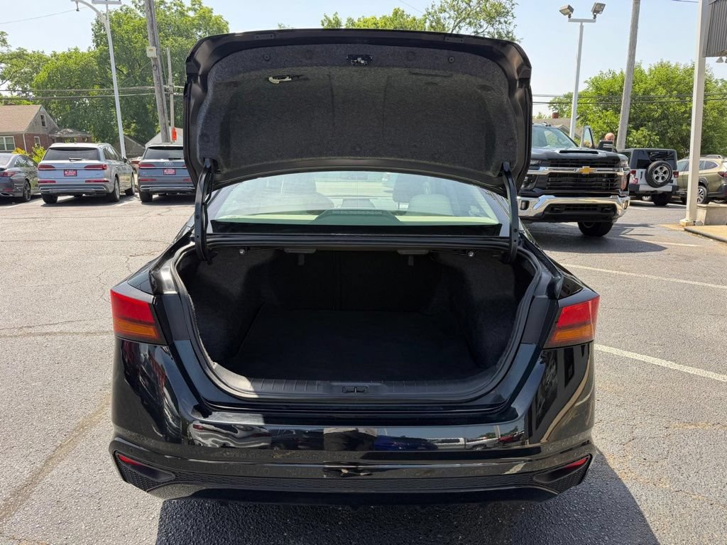 Used 2025 Nissan Altima 2.5 SV FWD image 21