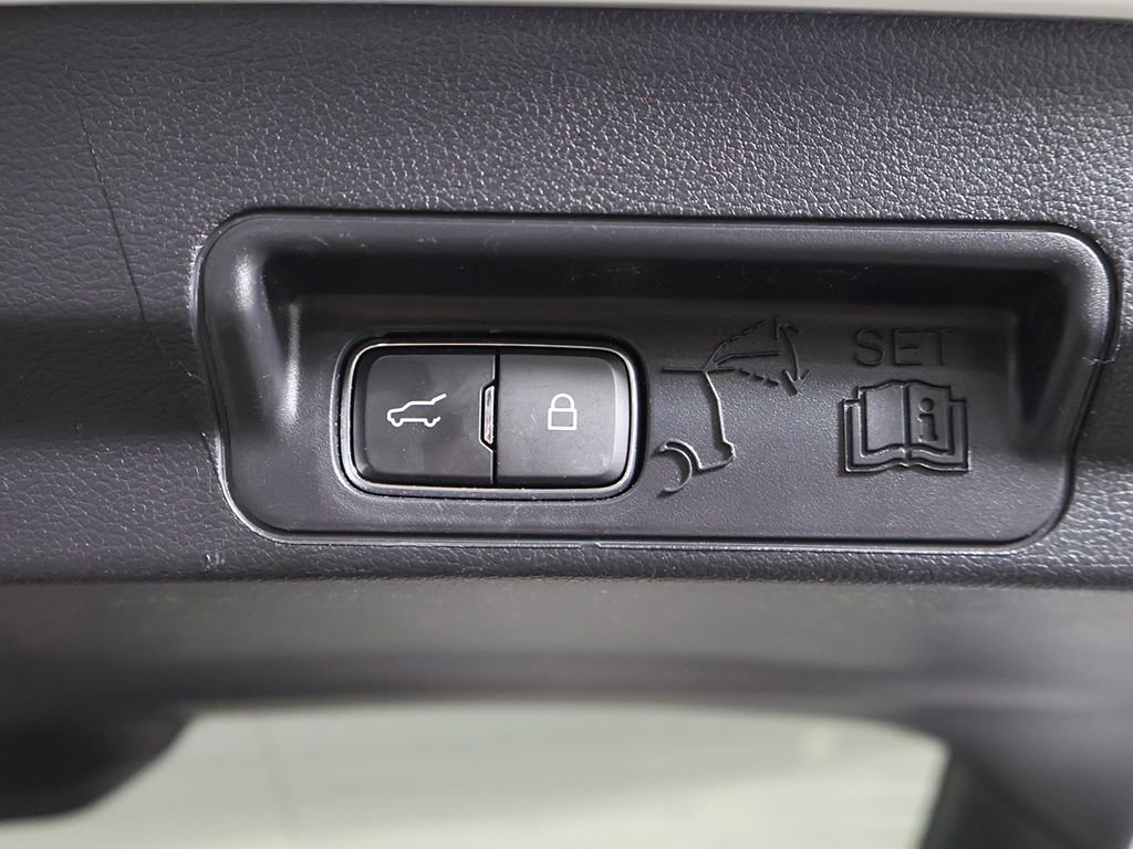 Used 2021 Ford Explorer XLT w/ Equipment Group 202A AWD/4WD image 22