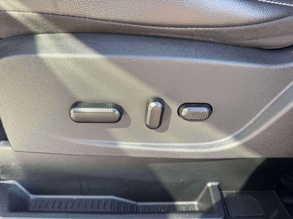 Used 2018 Ford Escape Titanium w/ Ford Safe & Smart Package image 17