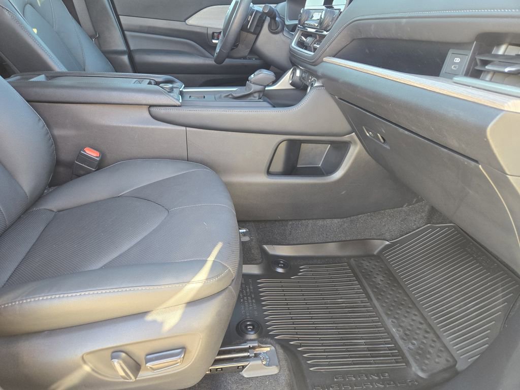 Used 2024 Toyota Grand Highlander Platinum image 16
