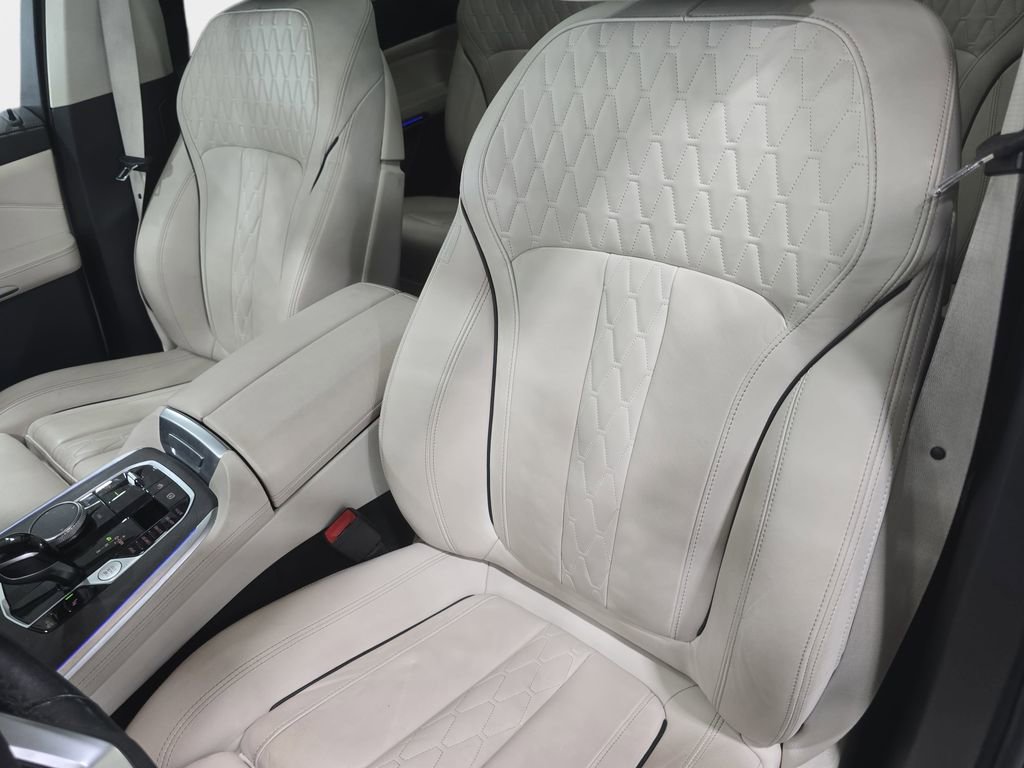 Used 2022 BMW X7 xDrive40i w/ Premium Package image 14