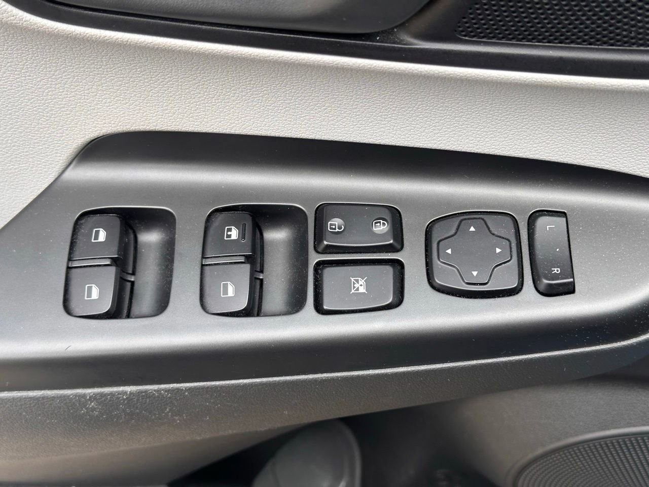 Used 2022 Hyundai Kona SE w/ Cargo Package image 18